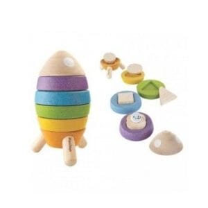 El clásico juego de apilar ahora en una original y preciosa propuesta de PlanToys: ¡un cohete con astronauta!