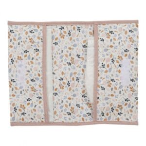 ¡No más pañales dispersos en el bolso! Con esta funda para pañales y toallitas los podrás llevar siempre organizados y accesibles.