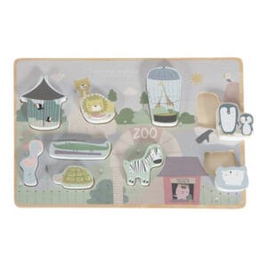 El juego de encajar figuras siempre gusta a los más pequeños. Además, sus figuras tienen formas divertidas y reconocibles para los peques, son de madera y podrán judar con ellas e invertarse mil aventuras. Un juego que ayuda a la motricidad fina, reconocimiento de formas y fomenta la imaginación.