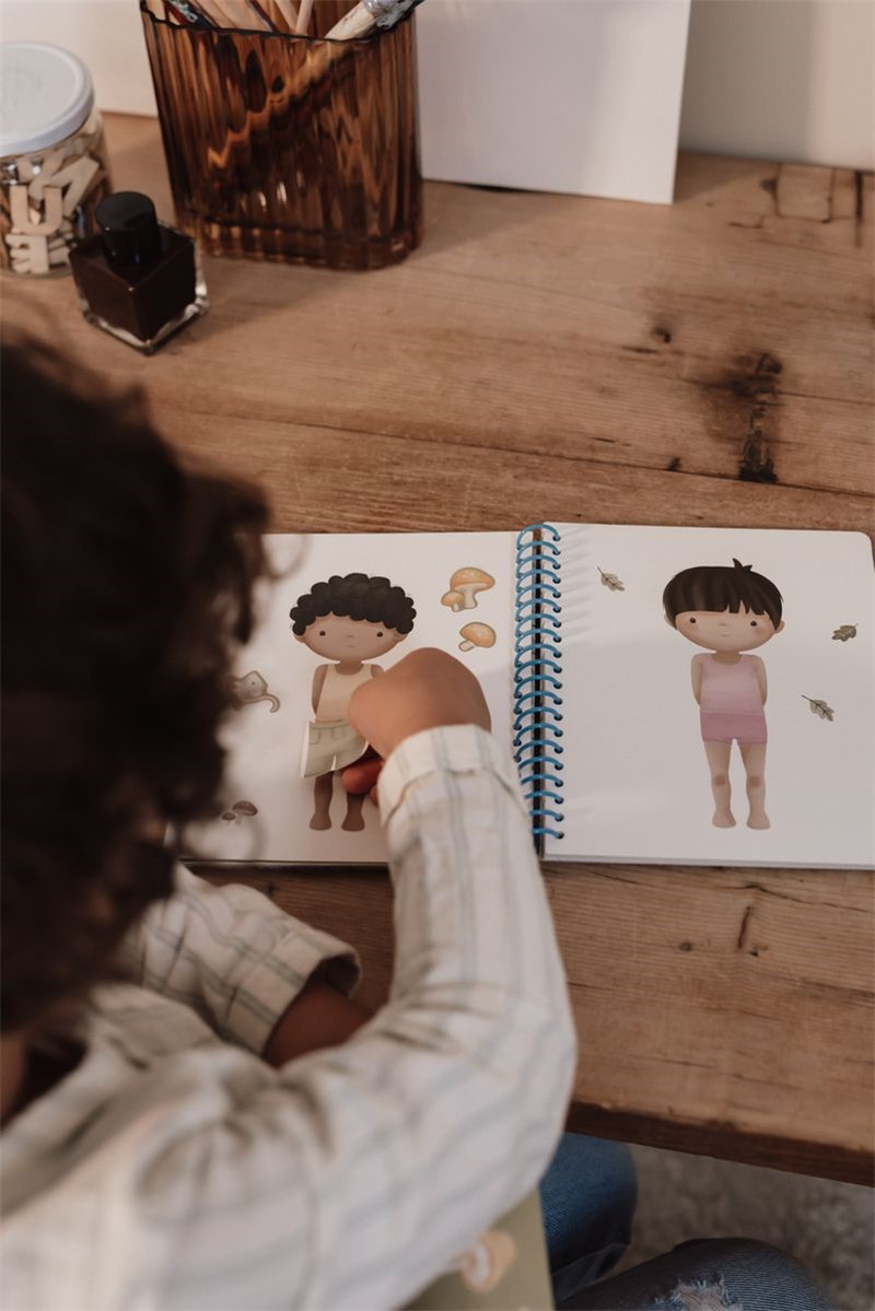 Libro Viste a Jim Forest Friends Little Dutch – Creatividad y Diversión con Pegatinas 3 Libro Viste a Jim Forest Friends Little Dutch – Creatividad y Diversión con Pegatinas