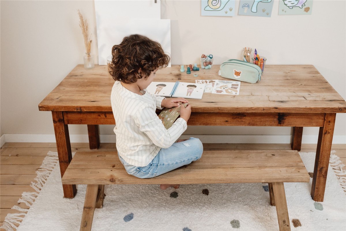 Libro Viste a Jim Forest Friends Little Dutch – Creatividad y Diversión con Pegatinas 4 Libro Viste a Jim Forest Friends Little Dutch – Creatividad y Diversión con Pegatinas