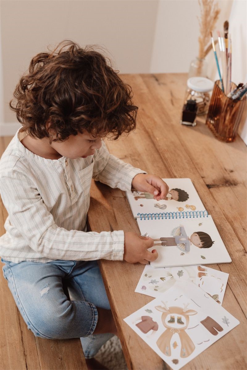 Libro Viste a Jim Forest Friends Little Dutch – Creatividad y Diversión con Pegatinas 5 Libro Viste a Jim Forest Friends Little Dutch – Creatividad y Diversión con Pegatinas
