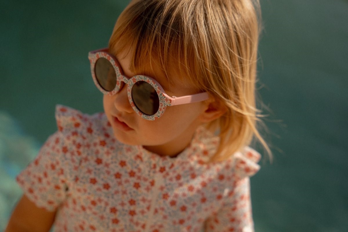 Gafas de Sol Redondas Flores – Protección UV400 y Diseño Floral Infantil Little Dutch 10 Gafas de Sol Redondas Flores – Protección UV400 y Diseño Floral Infantil Little Dutch