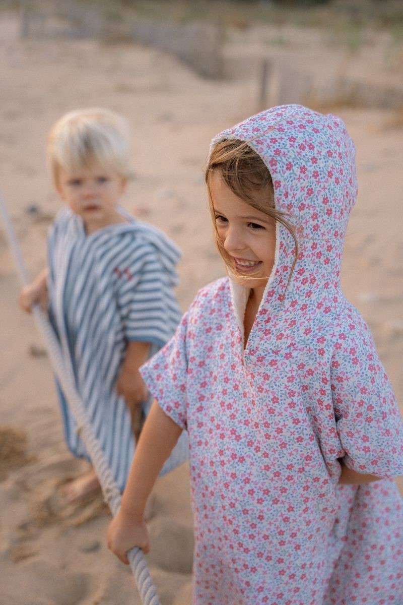 Poncho de Playa Sunny Flowers Multicolor – Toalla con Capucha 100% Algodón Orgánico Little Dutch 3 Poncho de Playa Sunny Flowers Multicolor – Toalla con Capucha 100% Algodón Orgánico Little Dutch