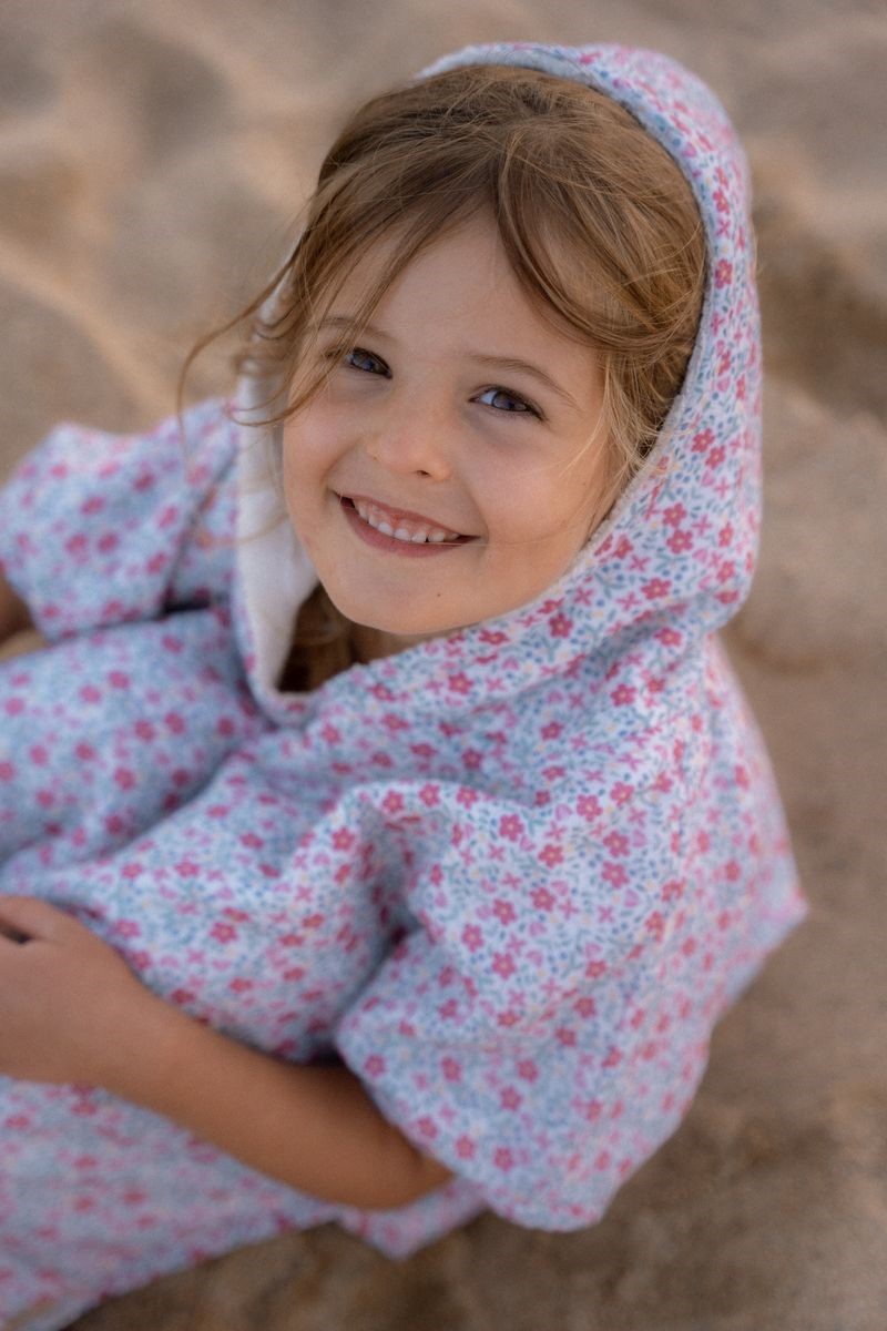Poncho de Playa Sunny Flowers Multicolor – Toalla con Capucha 100% Algodón Orgánico Little Dutch 4 Poncho de Playa Sunny Flowers Multicolor – Toalla con Capucha 100% Algodón Orgánico Little Dutch