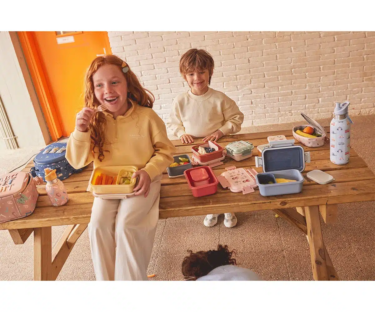 Caja de Almuerzo Infantil Grande Little Red – Tutete Comidas organizadas con encanto de cuento 5 Caja de Almuerzo Infantil Grande Little Red – Tutete Comidas organizadas con encanto de cuento