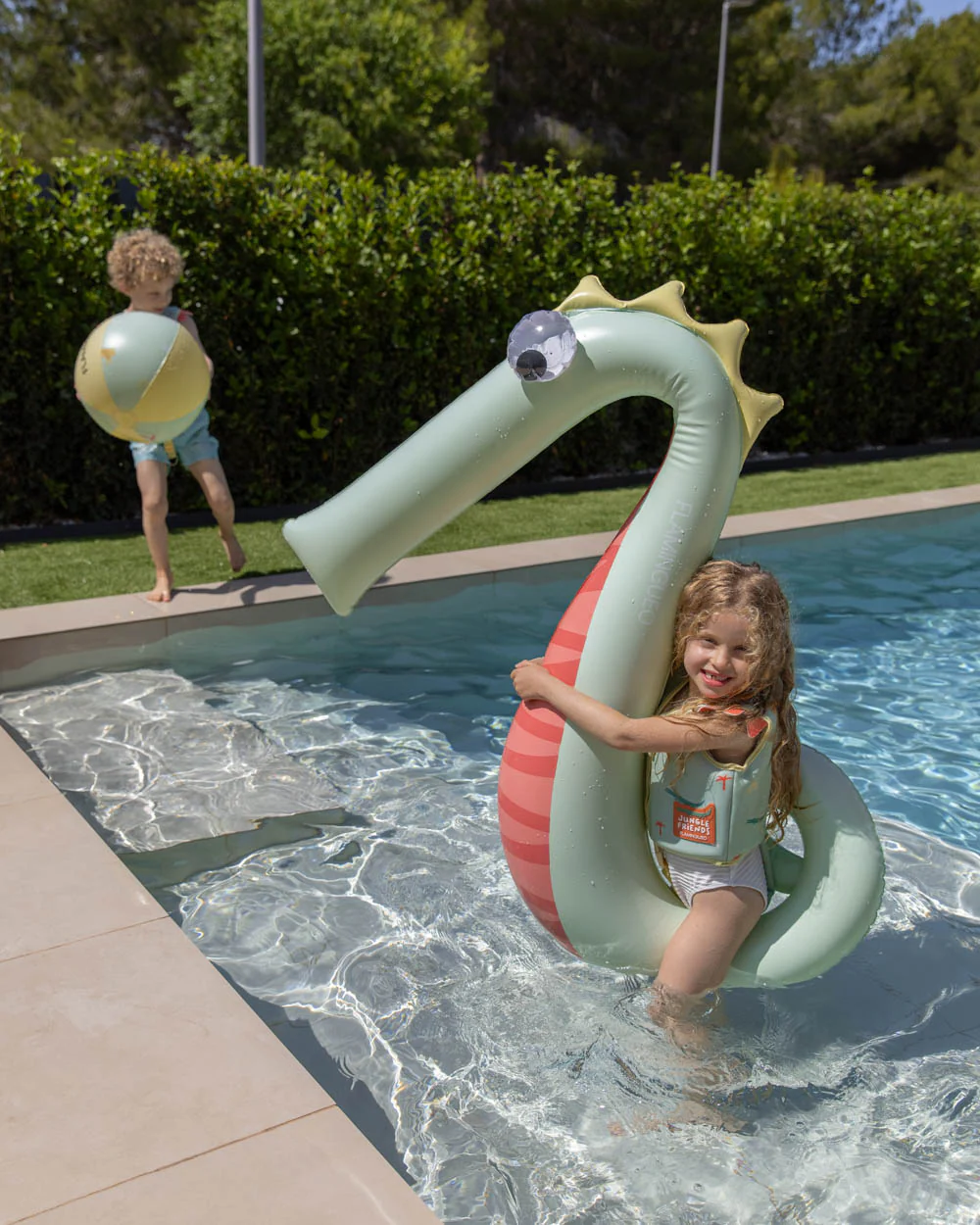 Flotador cocodrilo verde Rikki – Flamingueo resistente para playa y piscina 3 Flotador cocodrilo verde Rikki – Flamingueo resistente para playa y piscina