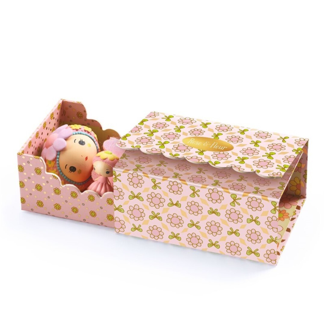Tinyroom de Rose – Djeco Figurita Tinyly articulada con cama y bebé Tinyroom de Rose – Djeco Figurita Tinyly articulada con cama y bebé
