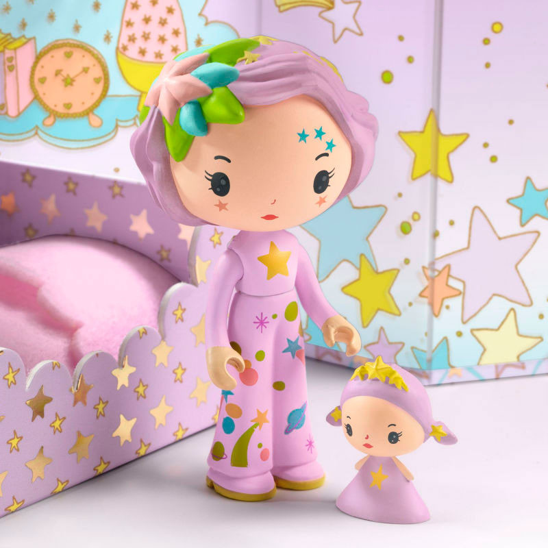 Tinyroom de Violet – Djeco Figurita articulada con cama y bebé 2 Tinyroom de Violet – Djeco Figurita articulada con cama y bebé