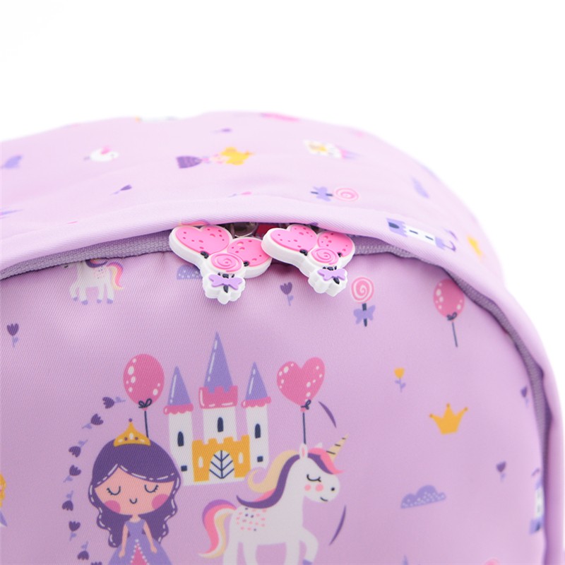 Magic Kingdom – Mochila infantil impermeable – Diseño encantador y tamaño ideal desde 2 años 2 Magic Kingdom – Mochila infantil impermeable – Diseño encantador y tamaño ideal desde 2 años