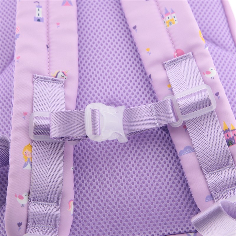 Magic Kingdom – Mochila infantil impermeable – Diseño encantador y tamaño ideal desde 2 años 3 Magic Kingdom – Mochila infantil impermeable – Diseño encantador y tamaño ideal desde 2 años