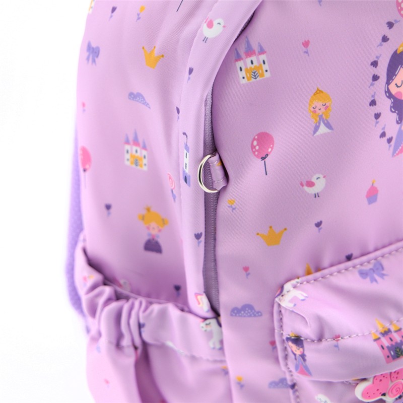 Magic Kingdom – Mochila infantil impermeable – Diseño encantador y tamaño ideal desde 2 años 4 Magic Kingdom – Mochila infantil impermeable – Diseño encantador y tamaño ideal desde 2 años