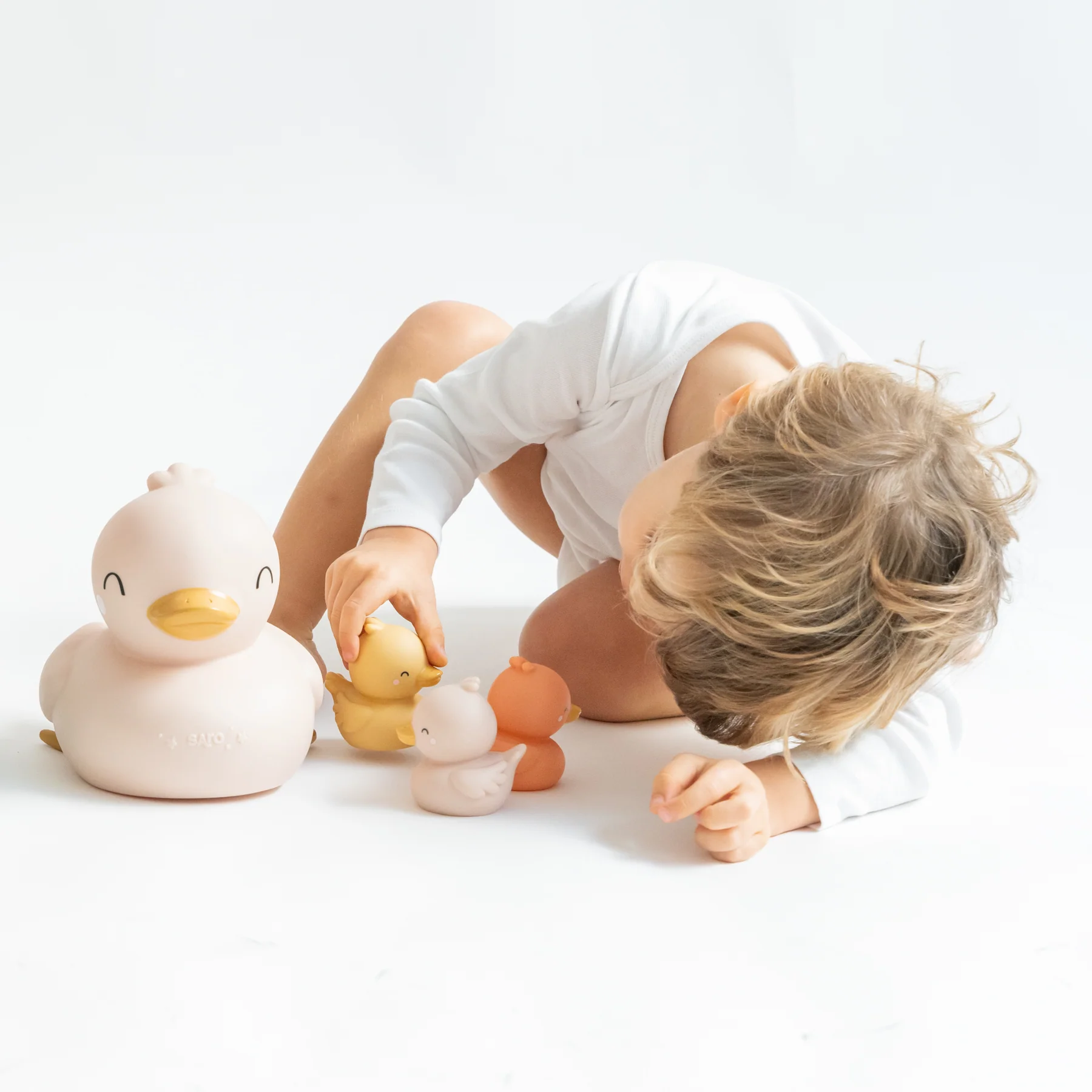 Set de juguetes de baño Little Ducks – Saro Baby – Patitos amarillos – Diversión segura para la hora del baño 2 Set de juguetes de baño Little Ducks – Saro Baby – Patitos amarillos – Diversión segura para la hora del baño