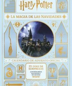 CELEBRA LAS NAVIDADES CON ESTE CALENDARIO DE ADVIENTO OFICIAL DE HARRY POTTER! Emprende un viaje emocionante a Hogwarts con Harry Potter, Ron Weasley y Hermione Granger, y revive entrañables momentos de las películas de Harry Potter con más de 40 recuerdos y objetos diversos. Desde libritos divertidos a posavasos inspirados en Hogwarts, un llavero, papel de carta y mucho más, este calendario de adviento hará las delicias de los fans de todas las edades. Singular y divertido, Harry Potter: La Magia de las Navidades es imprescindible para cualquier fan de Harry Potter y es la manera perfecta de capturar la magia de las películas mientras celebras las fiestas con esta pieza de coleccionista.