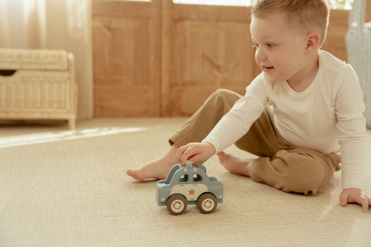 Coche de Policía FSC – Vehículo de madera – Little Dutch – Juego simbólico y sostenible desde 18 meses 10 Coche de Policía FSC – Vehículo de madera – Little Dutch – Juego simbólico y sostenible desde 18 meses