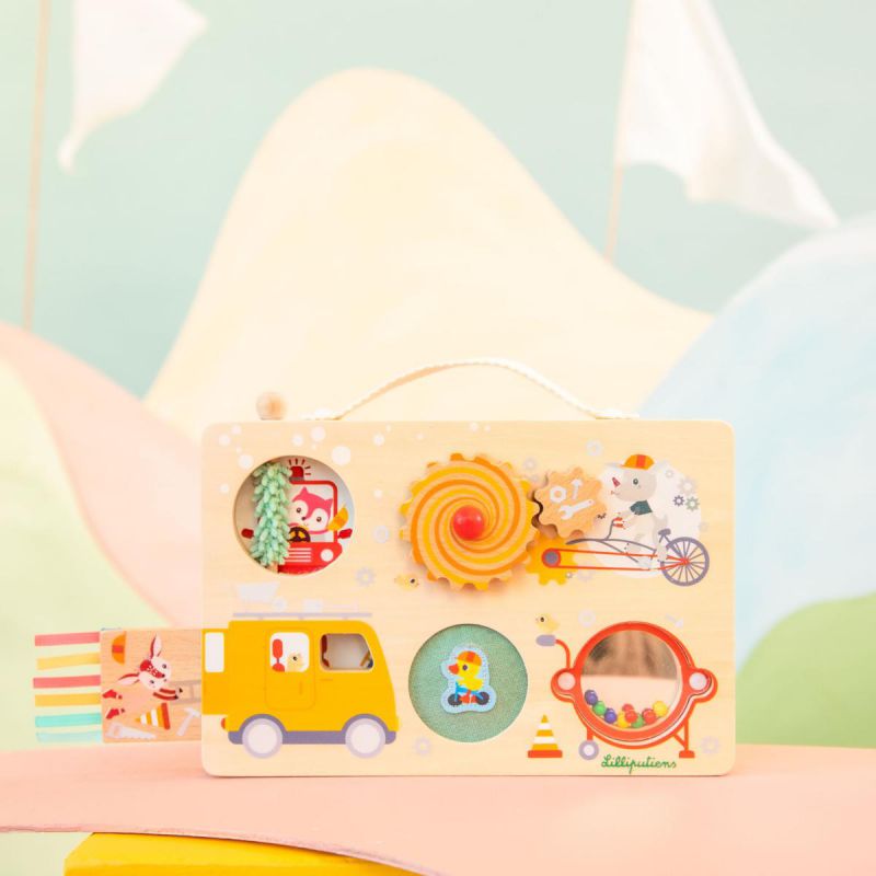 En camino – Maletita descubrimiento – Juguete sensorial y de actividades – Lilliputiens – Estimulación temprana desde 9 meses 4 En camino – Maletita descubrimiento – Juguete sensorial y de actividades – Lilliputiens – Estimulación temprana desde 9 meses