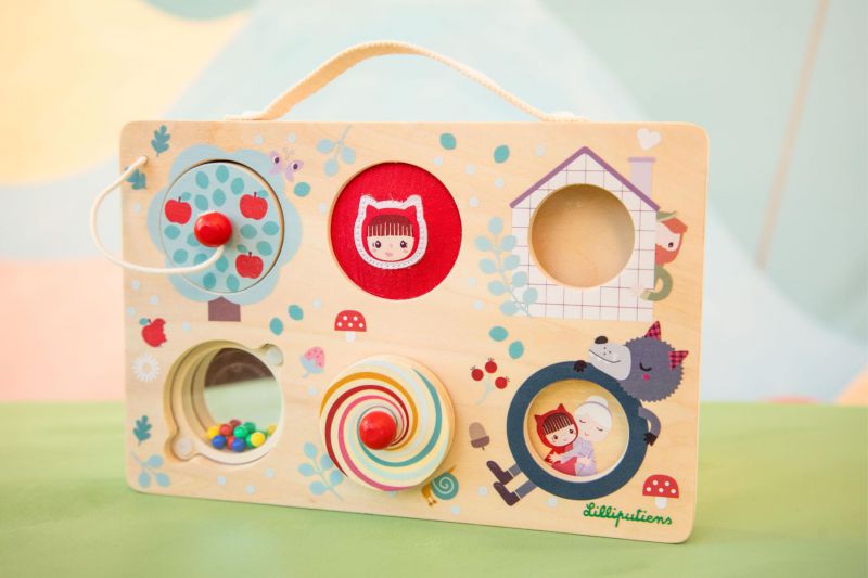 Los cuentos – Maletita descubrimiento – Juguete sensorial y de actividades – Lilliputiens – Estimulación temprana desde 9 meses 5 Los cuentos – Maletita descubrimiento – Juguete sensorial y de actividades – Lilliputiens – Estimulación temprana desde 9 meses
