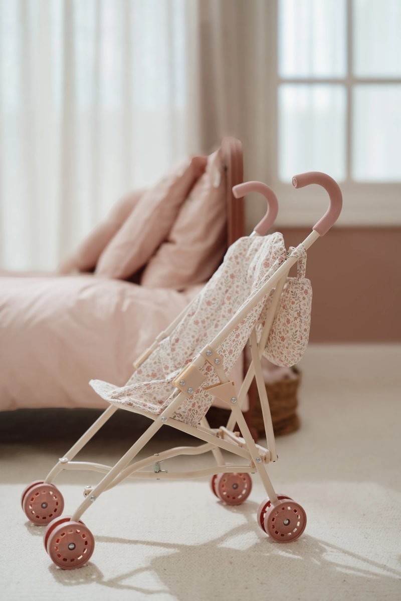 Sillita para muñecas metal Flores – Cochecito de juguete plegable – Little Dutch – Juego simbólico desde 3 años 12 Sillita para muñecas metal Flores – Cochecito de juguete plegable – Little Dutch – Juego simbólico desde 3 años