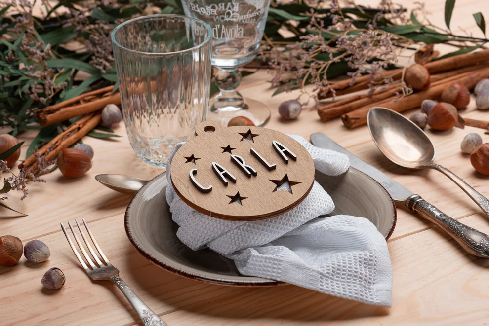 Bola de Navidad de Madera Personalizada – Decoración navideña sostenible – Vintiun – Personalizable con nombre 3 Bola de Navidad de Madera Personalizada – Decoración navideña sostenible – Vintiun – Personalizable con nombre