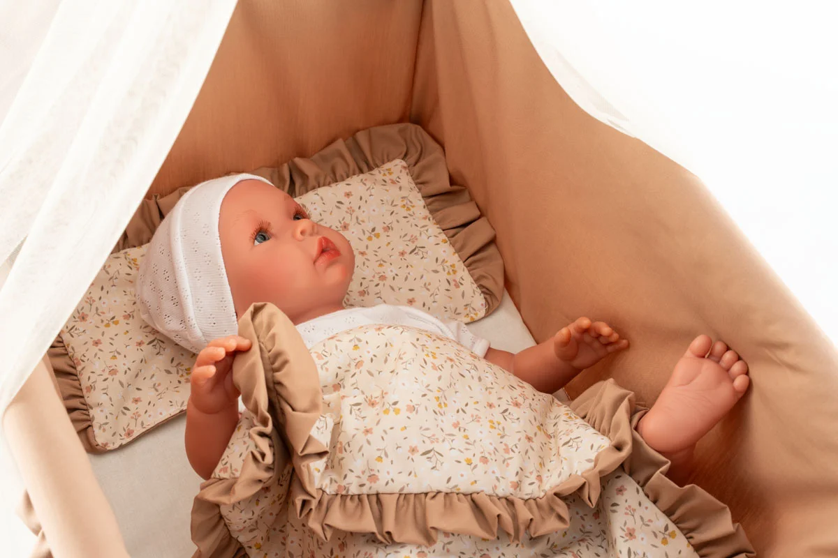 Cuna con Dosel Colección Teresa – Cuna para muñecos – Así – Para muñecos de 30 a 46 cm desde 3 años 2 Cuna con Dosel Colección Teresa – Cuna para muñecos – Así – Para muñecos de 30 a 46 cm desde 3 años