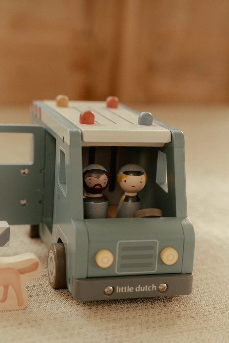 Furgón Policial FSC – Camión de policía de madera – Little Dutch – Juego simbólico desde 2 años 11 Furgón Policial FSC – Camión de policía de madera – Little Dutch – Juego simbólico desde 2 años