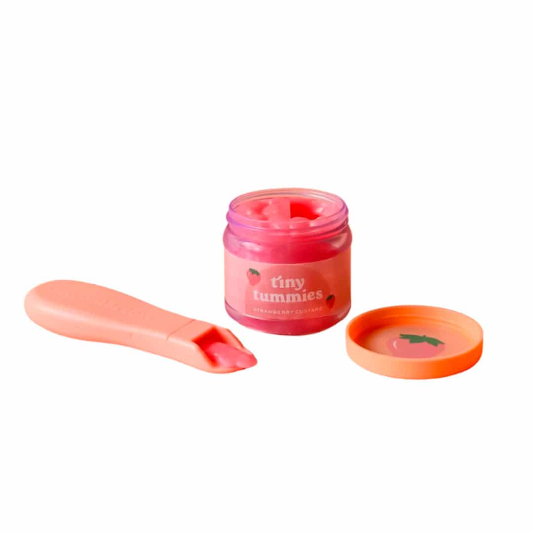 Set de Tarro y Cuchara Potito de Fresa para Muñecos – Tiny Harlow – Juego de imitación desde 3 años Set de Tarro y Cuchara Potito de Fresa para Muñecos – Tiny Harlow – Juego de imitación desde 3 años