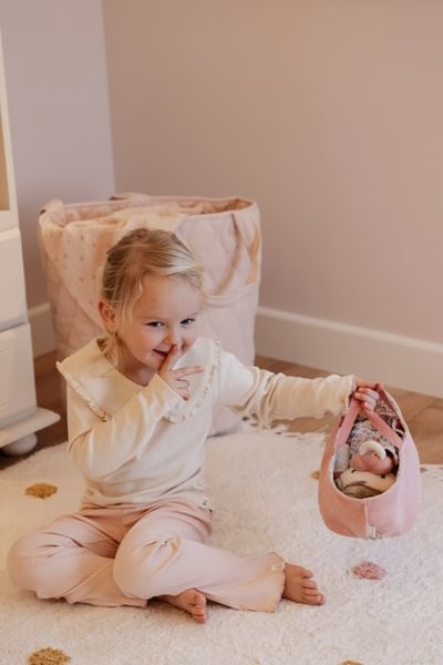 Muñeca bebé Rosa con canastilla Little Dutch – Indya 10 Muñeca bebé Rosa con canastilla Little Dutch – Indya