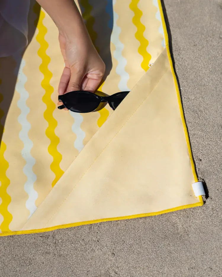 Toalla playa microfibra Tropic amarilla – Flamingueo – Indya 4 Toalla playa microfibra Tropic amarilla – Flamingueo – Indya