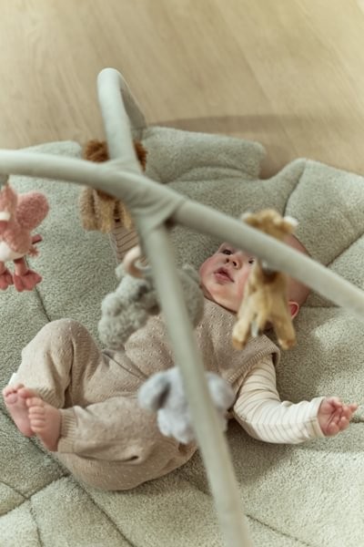 Alfombra de Actividades Safari Friends – Gimnasio para Bebé – Little Dutch – Estimulación Sensorial desde el Nacimiento – IndyaEduOcio 7 Alfombra de Actividades Safari Friends – Gimnasio para Bebé – Little Dutch – Estimulación Sensorial desde el Nacimiento – IndyaEduOcio