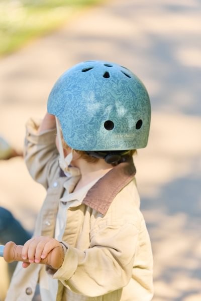 Casco Safari Dreams Azul – Casco Infantil Ajustable – Little Dutch – Seguridad para Aventuras sobre Ruedas 8 Casco Safari Dreams Azul – Casco Infantil Ajustable – Little Dutch – Seguridad para Aventuras sobre Ruedas
