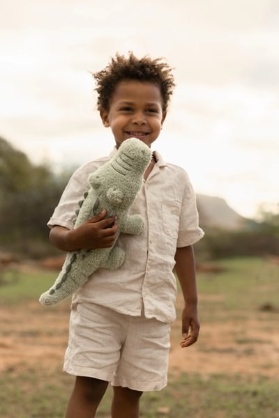 Cocodrilo Peluche Safari Friends – Peluche Infantil Suave – Little Dutch – Compañero de Aventuras – IndyaEduOcio 10 Cocodrilo Peluche Safari Friends – Peluche Infantil Suave – Little Dutch – Compañero de Aventuras – IndyaEduOcio