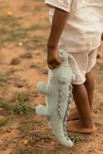 Cocodrilo Peluche Safari Friends – Peluche Infantil Suave – Little Dutch – Compañero de Aventuras – IndyaEduOcio 4 Cocodrilo Peluche Safari Friends – Peluche Infantil Suave – Little Dutch – Compañero de Aventuras – IndyaEduOcio