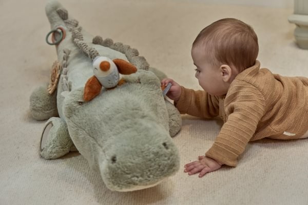 Cocodrilo de Actividades Safari Friends – Peluche Sensorial para Bebés – Little Dutch – Estimulación y Descubrimiento – IndyaEduOcio 9 Cocodrilo de Actividades Safari Friends – Peluche Sensorial para Bebés – Little Dutch – Estimulación y Descubrimiento – IndyaEduOcio