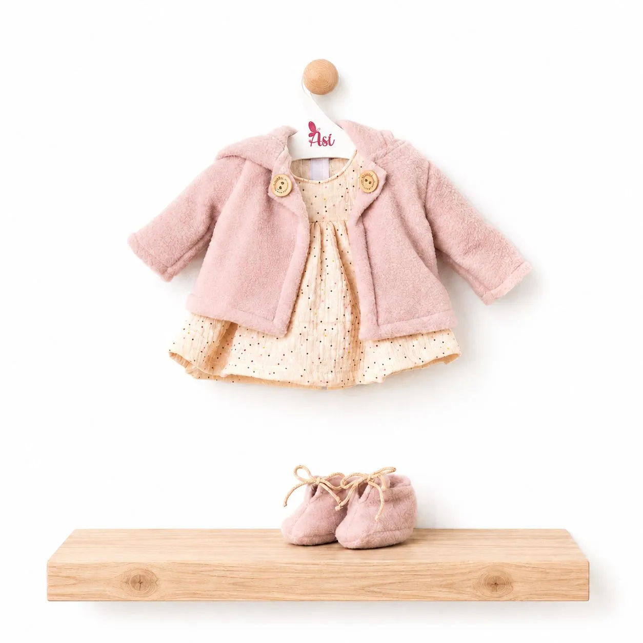 Conjunto María Colección Iris – Ropa para Muñeco 43 cm – Asivil – Vestido y Abrigo Rosa – IndyaEduOcio Conjunto María Colección Iris – Ropa para Muñeco 43 cm – Asivil – Vestido y Abrigo Rosa – IndyaEduOcio
