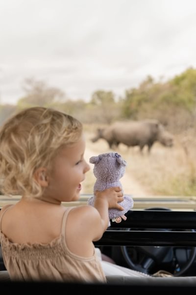Hipopótamo Peluche Safari Friends – Peluche Infantil Suave – Little Dutch – Compañero de Apego – IndyaEduOcio 10 Hipopótamo Peluche Safari Friends – Peluche Infantil Suave – Little Dutch – Compañero de Apego – IndyaEduOcio