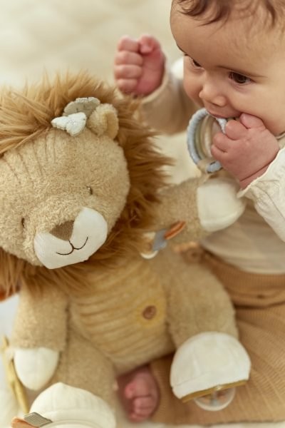 León de Actividades Safari Friends – Peluche Sensorial para Bebés – Little Dutch – Estimulación Temprana – IndyaEduOcio 8 León de Actividades Safari Friends – Peluche Sensorial para Bebés – Little Dutch – Estimulación Temprana – IndyaEduOcio
