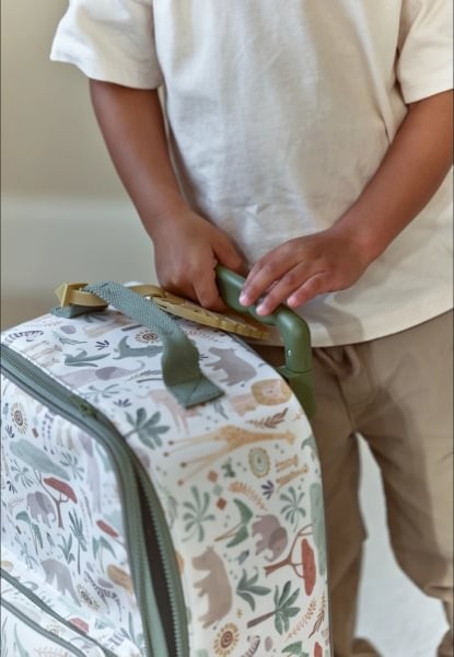 Maleta Safari Friends – Maleta infantil con ruedas – Little Dutch – IndyaEduOcio 6 Maleta Safari Friends – Maleta infantil con ruedas – Little Dutch – IndyaEduOcio
