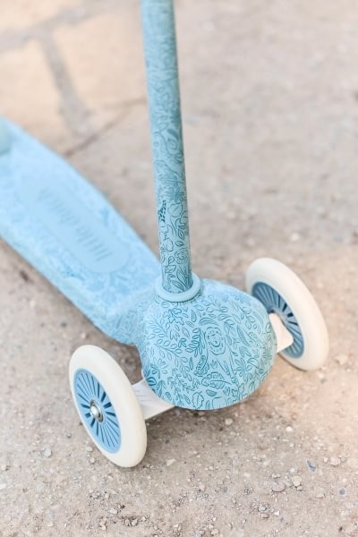 Patinete Tres Ruedas Safari Azul – Patinete Infantil Evolutivo – Little Dutch – De 2 a 6 Años – IndyaEduOcio 7 Patinete Tres Ruedas Safari Azul – Patinete Infantil Evolutivo – Little Dutch – De 2 a 6 Años – IndyaEduOcio