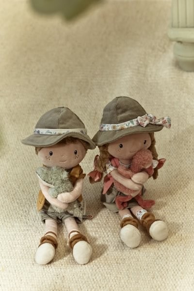 Rosa Exploradora – Muñeca Blandita Safari – Little Dutch – Juego Simbólico y Aventuras – IndyaEduOcio 8 Rosa Exploradora – Muñeca Blandita Safari – Little Dutch – Juego Simbólico y Aventuras – IndyaEduOcio