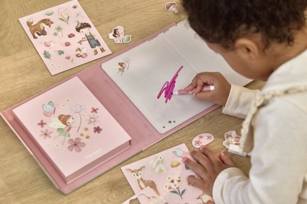Set de Juego Magnético Rosa Fairy Garden – Juego Magnético Reutilizable – Little Dutch – Creatividad desde 3 Años – IndyaEduOcio 4 Set de Juego Magnético Rosa Fairy Garden – Juego Magnético Reutilizable – Little Dutch – Creatividad desde 3 Años – IndyaEduOcio