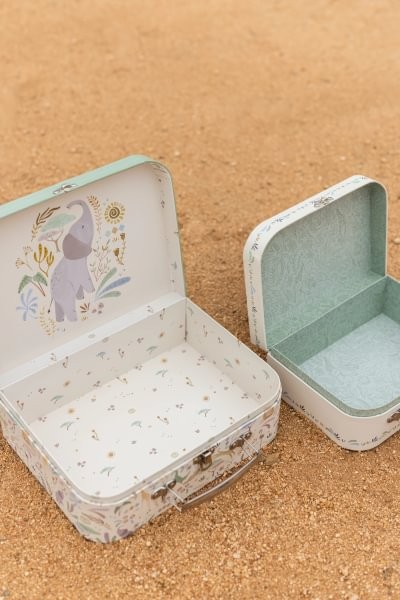 Set de Maletas Safari Friends – Maletas Decorativas Infantiles – Little Dutch – Juego y Organización – IndyaEduOcio 15 Set de Maletas Safari Friends – Maletas Decorativas Infantiles – Little Dutch – Juego y Organización – IndyaEduOcio