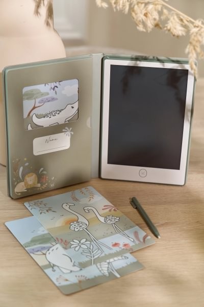 Tablet de Dibujo Verde Safari Friends – Pizarra LCD Infantil – Little Dutch – Creatividad desde 4 años 11 Tablet de Dibujo Verde Safari Friends – Pizarra LCD Infantil – Little Dutch – Creatividad desde 4 años