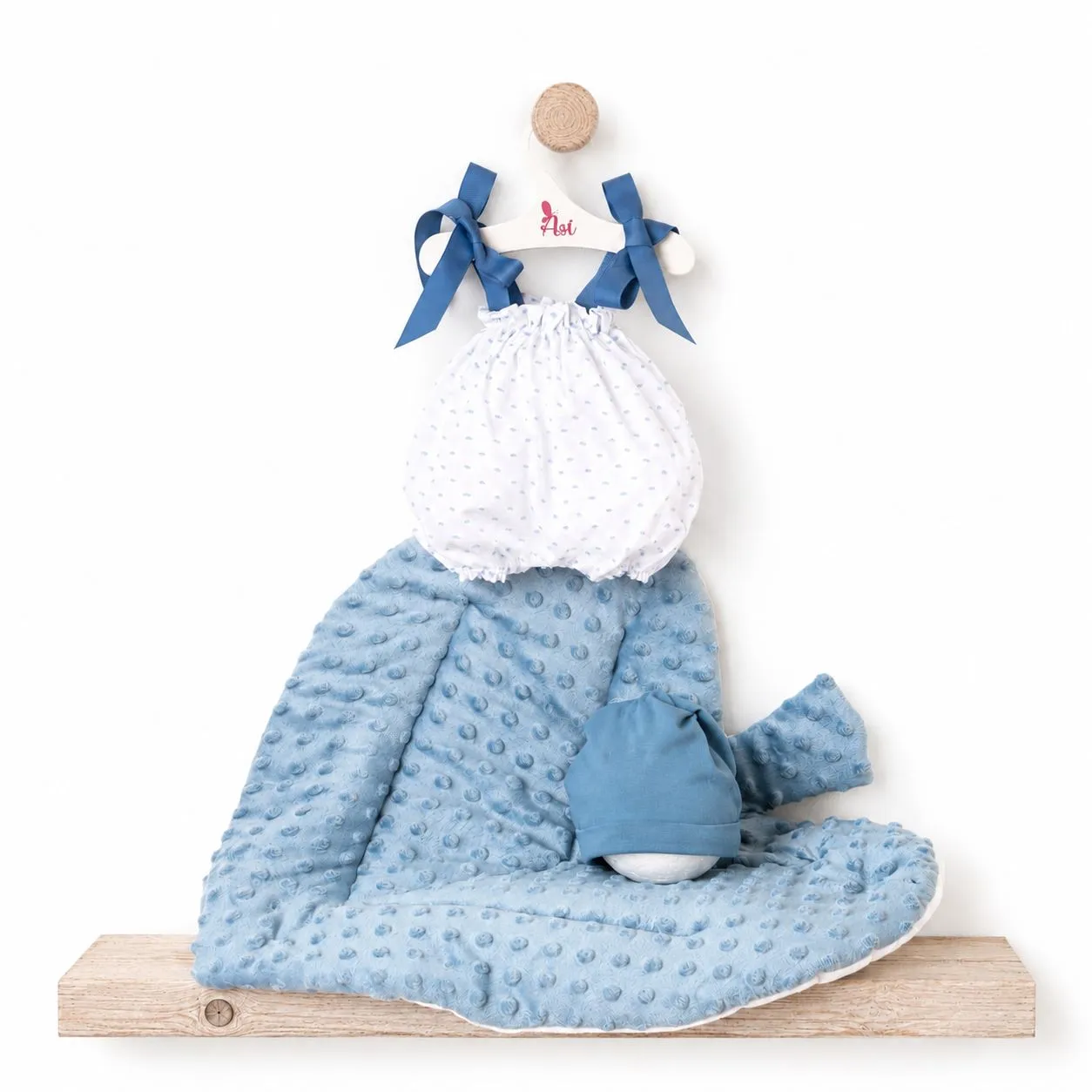 Vestido Pablo Pelele Plumeti y Cojín Hoja – Ropa para Muñeco 43 cm – Asivil – Conjunto Azul – IndyaEduOcio Vestido Pablo Pelele Plumeti y Cojín Hoja – Ropa para Muñeco 43 cm – Asivil – Conjunto Azul – IndyaEduOcio