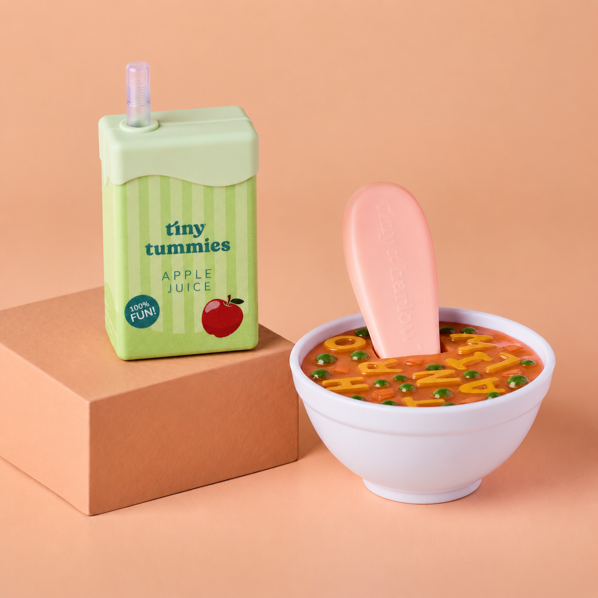 sopa-fabricante Alphabet Soup Lunch Pack de Tiny Harlow con sopa y zumo de manzana